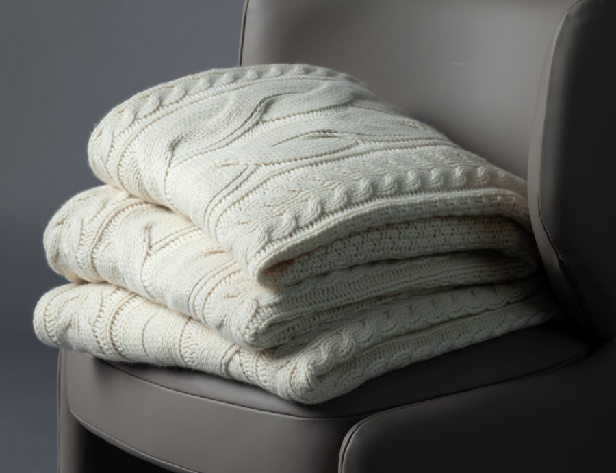 coperta colore cloud dancer pantone 2026