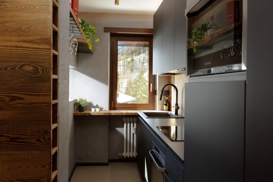 cucina in baita con infissi oknoplast