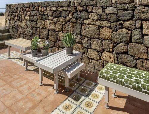 Panche e tavoli per esterni in sintonia con la natura