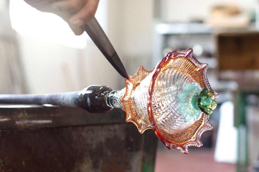 lavorazione lampade in vetro di murano
