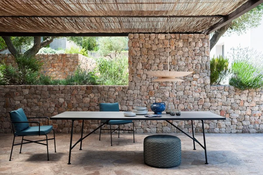 tavolo e sedie per ambiente outdoor