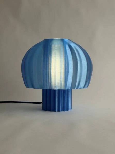 lampada artigianale esposta durante il fuorisalone