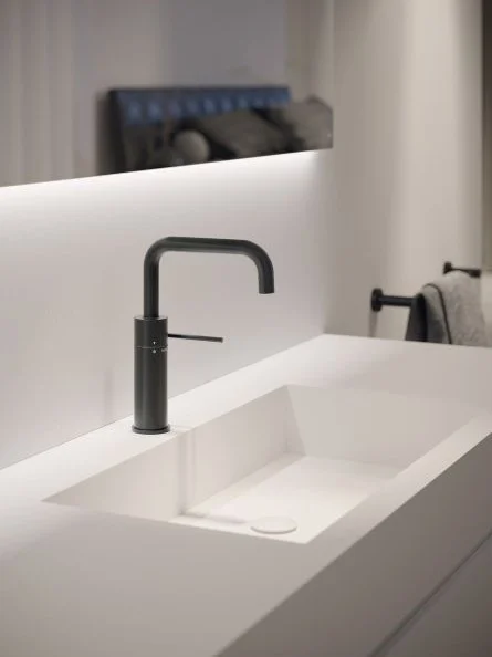 rubinetto a corpo alto per lavabo