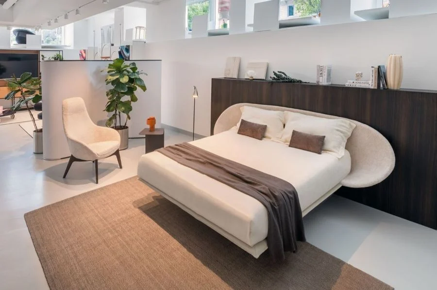 letto matrimoniale esposto all'evento di design collections