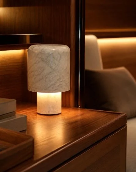 lampada da tavolo in marmo