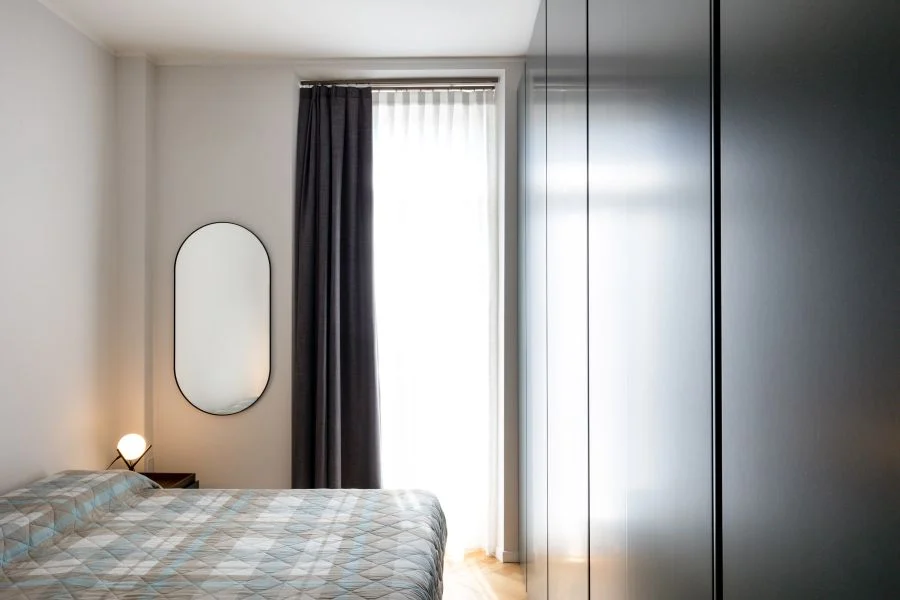 camera da letto con parquet