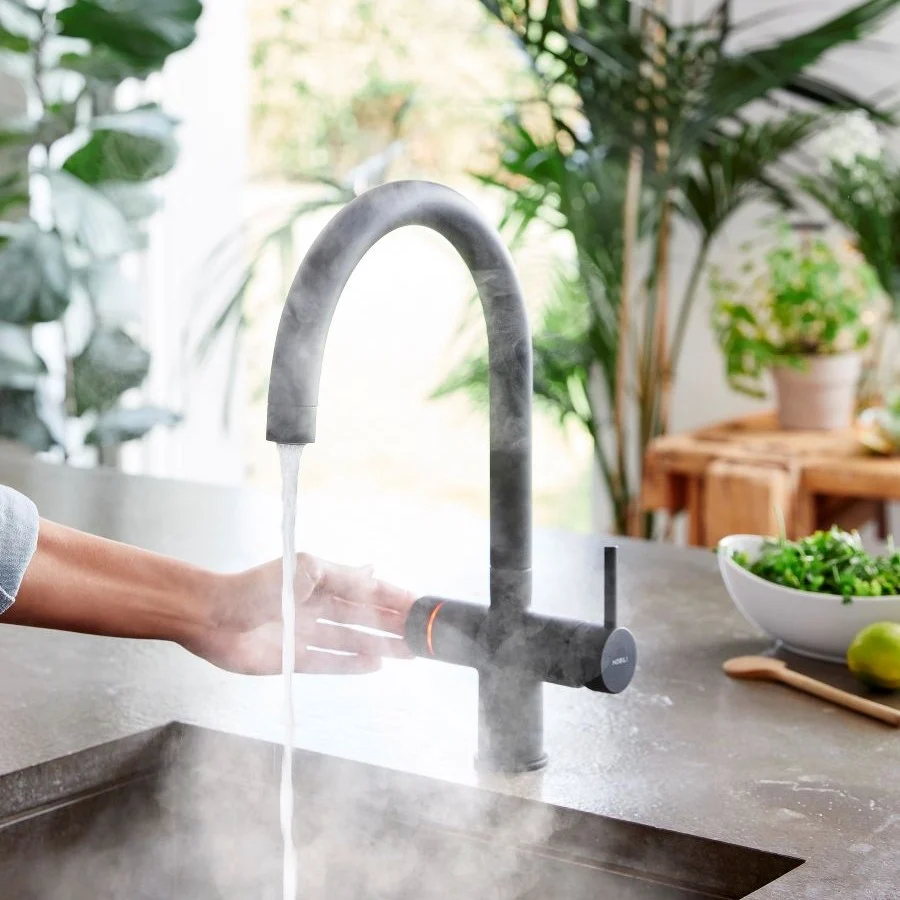rubinetteria da cucina con sistema acqua bollente