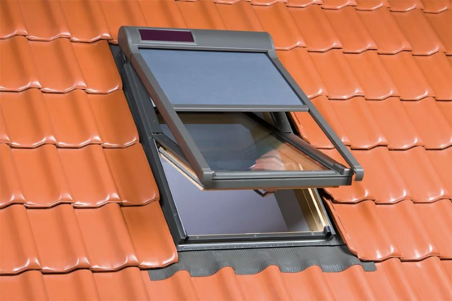 tenda parasole automatica con pannello solare integrato
