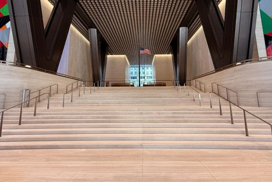 scalinata in travertino a New York