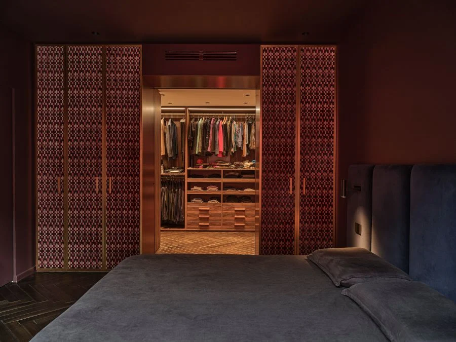 camera da letto nell'appartamento milanese rinnovato