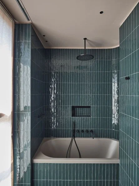 ambiente bagno piastrellato